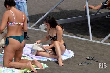 El Ayuntamiento impulsa una nueva campaña de concienciación medioambiental en las playas del municipio (Foto TA)